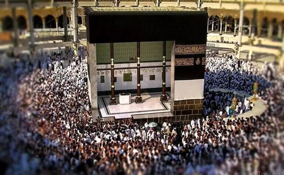  لباس احرام بر تن کعبه