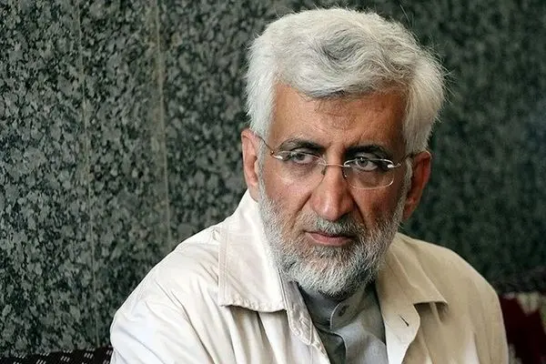 حضور سعید جلیلی در نماز امروز مصلی بر پیکر رهبر شهید