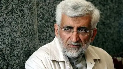 حضور سعید جلیلی در نماز امروز مصلی بر پیکر رهبر شهید