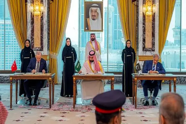 پیمان مکه و یک تیر و چند