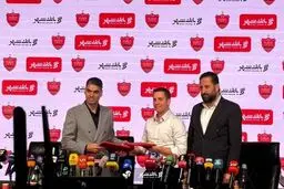 لحظه امضای قرارداد اوسمار ویرا با پرسپولیس در مراسم معارفه