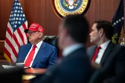 تصاویر ترامپ و افسران در حال دیدن بمباران ایران