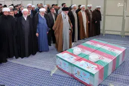 تصاویر تکمیلی اقامه نماز رهبر انقلاب بر پیکر دو قاضی شهید
