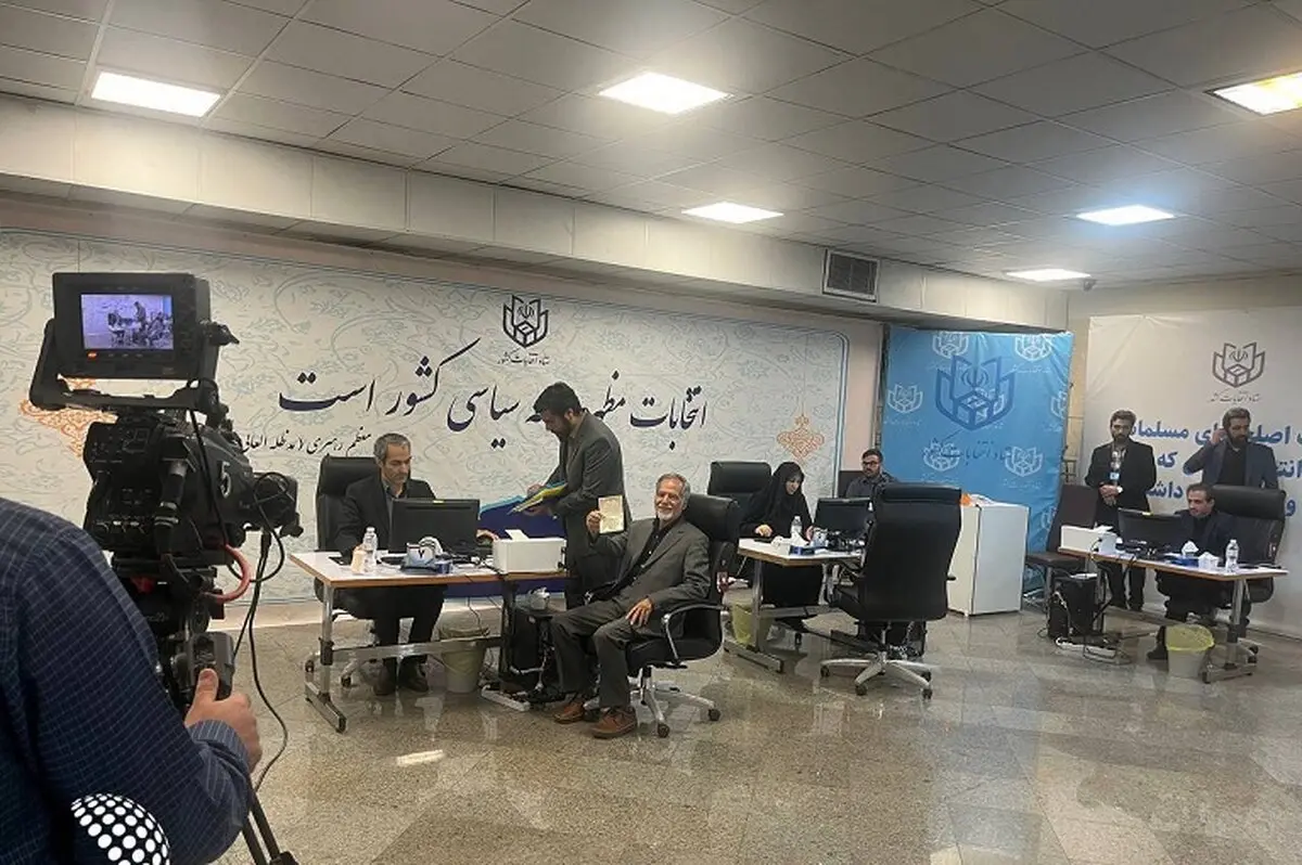محمد ناظمی اردکانی وارد ستاد انتخابات شد