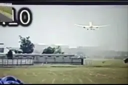 واضح‌ترین تصویر از لحظه برخاستن و سقوط هواپیمای هندی