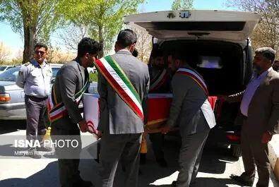 اکبر اعتماد
