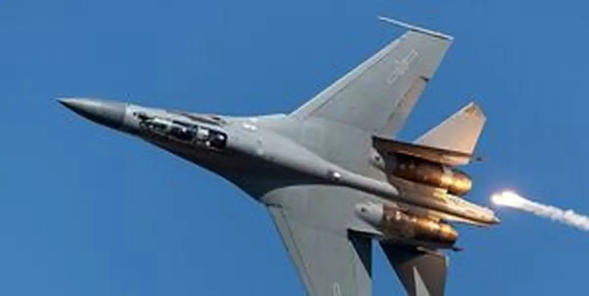 تقابل تهاجمی جنگنده چین با هواپیمای نظامی آمریکا