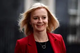 جنجال در اولین دیدار نخست وزیر انگلیس با پادشاه چارلز