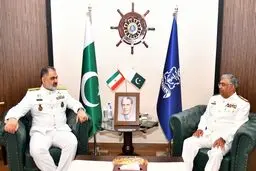 تاکید فرماندهان نیروی دریایی ایران و پاکستان بر گشایش روزنه‌های همکاری