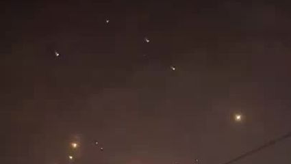 الله و اکبر گفتن لبنانی ها با عبور موشک های ایران