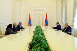 دیدار خداحافظی سفیر ایران با نخست وزیر ارمنستان