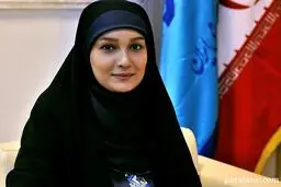 انتقاد مژده خنجری مجری تلویزیون از پاریس به زبان فرانسوی