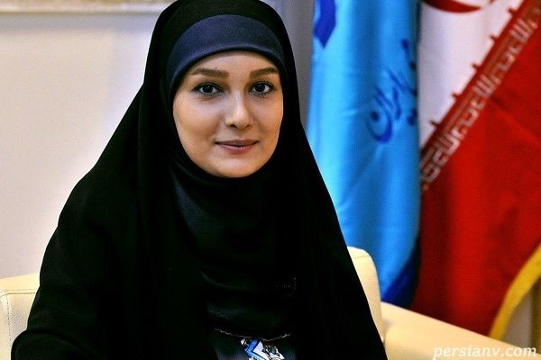 انتقاد مژده خنجری مجری تلویزیون از پاریس به زبان فرانسوی