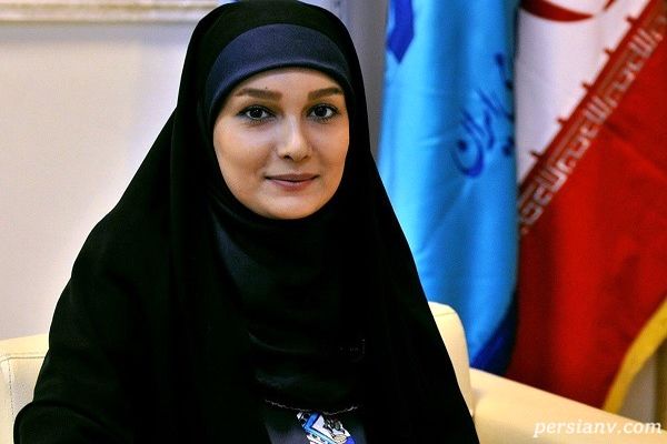 انتقاد مژده خنجری مجری تلویزیون از پاریس به زبان فرانسوی