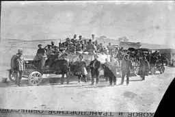 عکس تاریخی از اولین کامیون روسی که از مرز وارد ایران شد