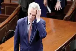 جنگ بین ۳ جمهوری خواه برای جانشینی مک کارتی/ سایه ترامپ بر سر محافظه‌کاران