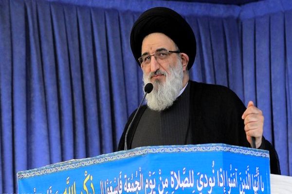 امام جمعه کرج: برخی می‌خواهند با تحریف تاریخ از دیکتاتوری پهلوی قهرمان بسازند