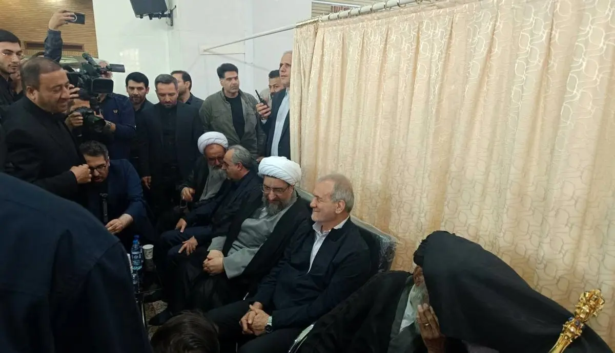 حضور پزشکیان در مراسم گرامیداشت سالگرد شهدای خدمت در تبریز