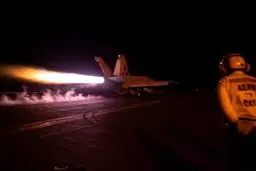 حمله آمریکا و انگلیس به ۳۶ موضع انصارالله در ۱۳ نقطه یمن 