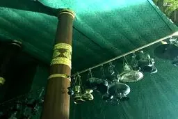لحظه حیرت‌انگیز نماز خواندن در داخل کعبه؛ گردگیری خانه خدا 