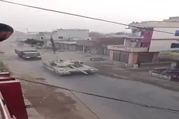 حرکت تانک‌های پاکستانی در مسیر مرز هند