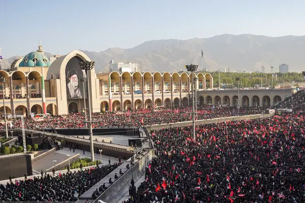 شرکت ۱۵ میلیون نفر در مراسم تشییع رهبر شهید