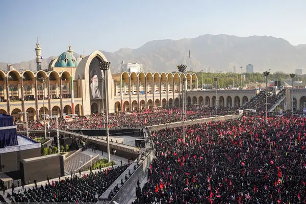 شرکت ۱۵ میلیون نفر در مراسم تشییع رهبر شهید