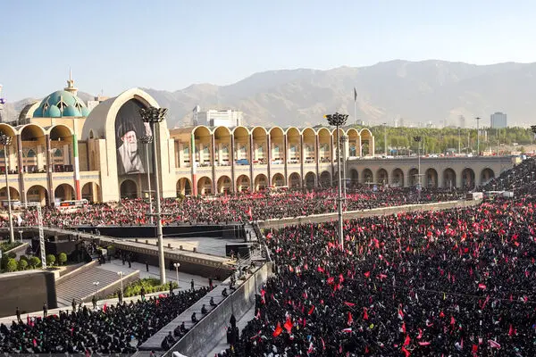 شرکت ۱۵ میلیون نفر در مراسم تشییع رهبر شهید