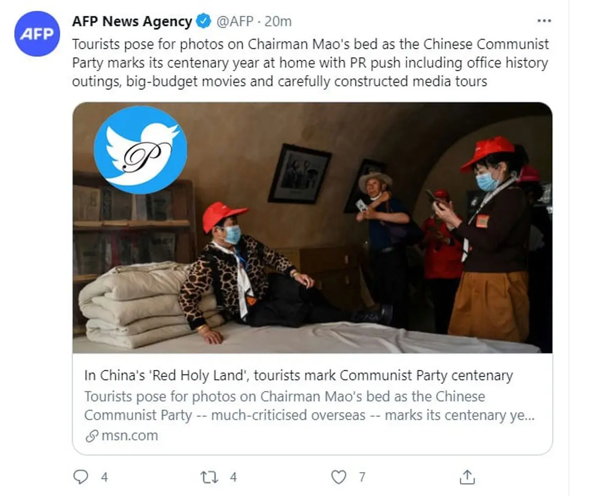 هجوم مردم برای عکس یادگاری با تخت خواب مائو 