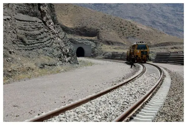 بازسازی خط راه‌آهن تهران-مشهد در کمتر از ۱۳ ساعت