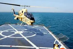هشدار جنگی بالگرد ایرانی به ناوشکن آمریکایی