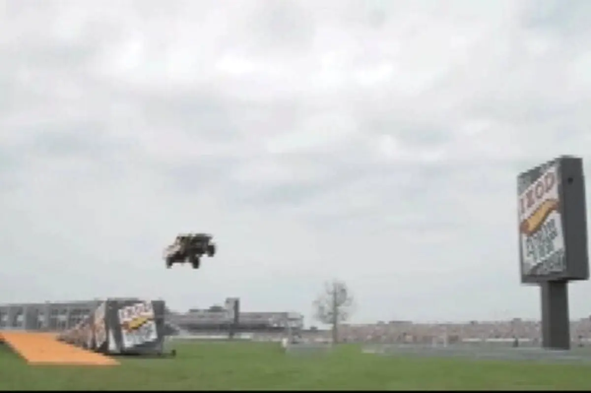  بلندترین پرش‌های جهان با اتومبیل!
