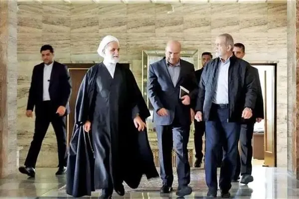 لحظه وداع سران قوا با رهبر شهید 