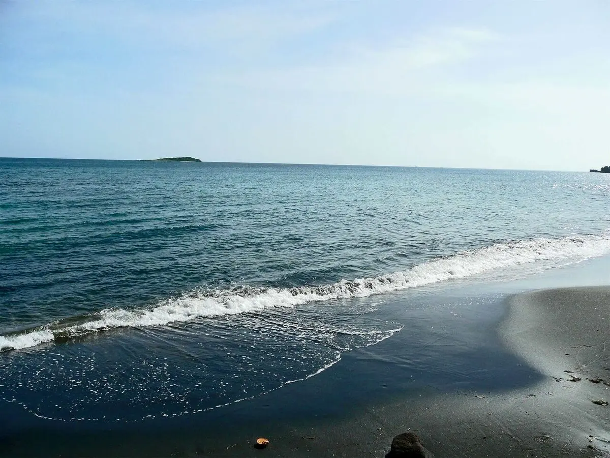 خروج غول مدفون در دریای خزر از آب