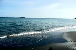 خروج غول مدفون در دریای خزر از آب