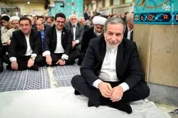 عراقچی و دیپلمات ها در حرم امام (ره)