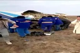 لحظه بیرون آوردن مسافران زنده از هواپیما در قزاقستان