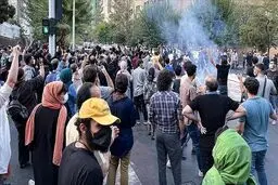 کیهان: اگر سردار سلیمانی نبود مهسا، نیکا و سارینا کنیز داعش بودند!