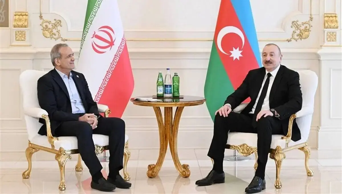 لحظه شوخی پزشکیان با علی اف بر سر نوشیدن آب 