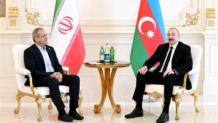 لحظه شوخی پزشکیان با علی اف بر سر نوشیدن آب 