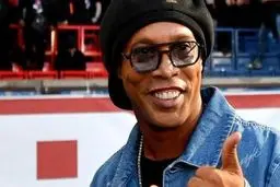 رونالدینیو از خجالت تیم ملی برزیل درآمد