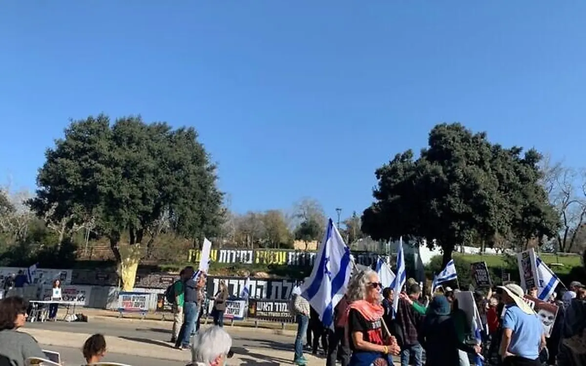 دولت نتانیاهو در آستانه سقوط/ اسرائیلی‌ها به خیابان آمدند