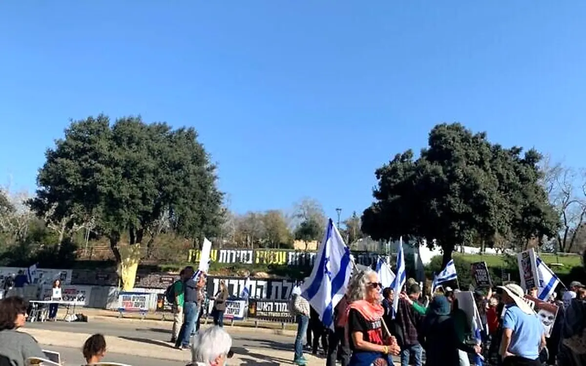 دولت نتانیاهو در آستانه سقوط/ اسرائیلی‌ها به خیابان آمدند