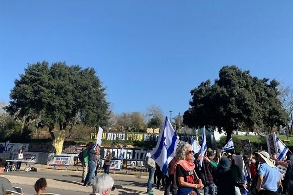 دولت نتانیاهو در آستانه سقوط/ اسرائیلی‌ها به خیابان آمدند