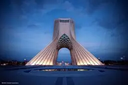 گاف شبکه های خارجی از حضور تک تیراندازها بالای میدان آزادی
