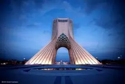 گاف شبکه های خارجی از حضور تک تیراندازها بالای میدان آزادی