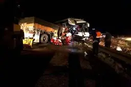 تصادف شاخ به شاخ مرگبار اتوبوس و کامیون در اردبیل