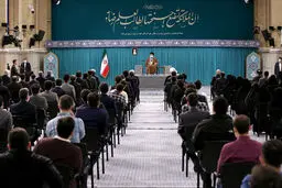 رهبر انقلاب: استعمارگران می‌خواهند ملت ما را از استعدادشان غافل کنند