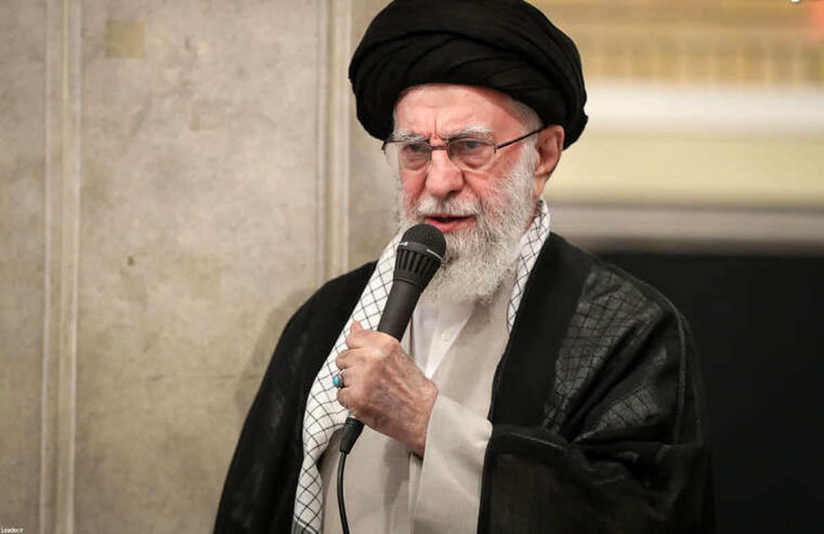 رونمایی از عکس رهبر انقلاب بهعنوان قهرمان جنگ ۱۲ روزه