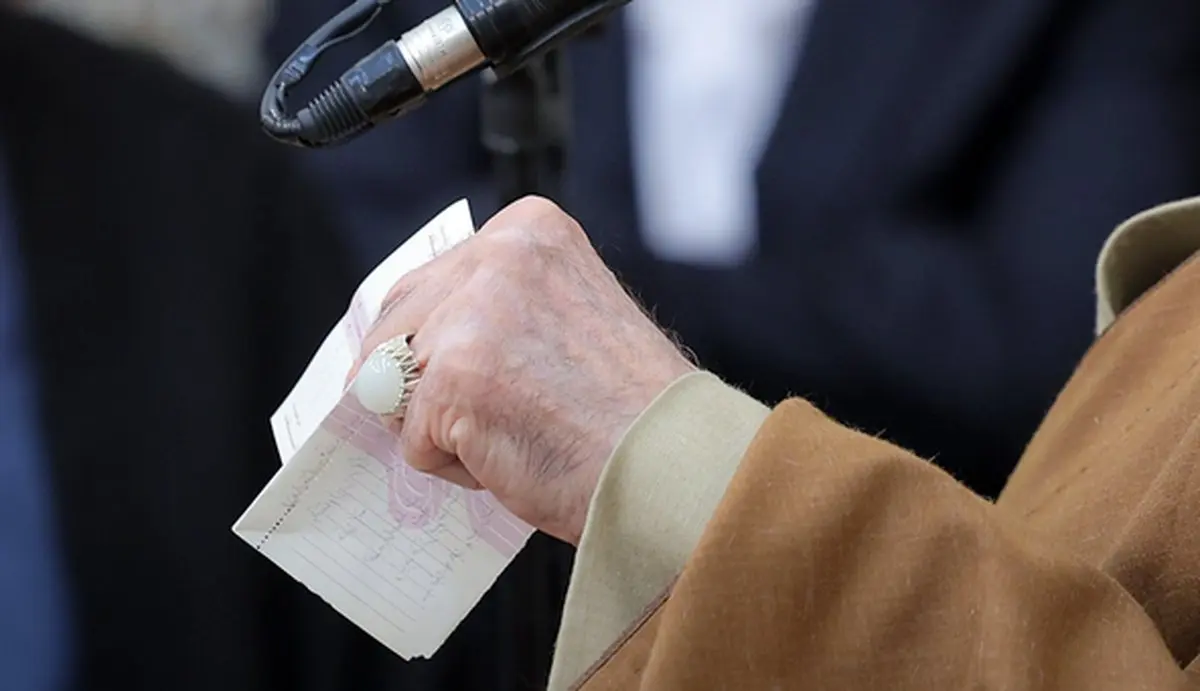 راز انگشتر سفید رهبر انقلاب در طی مذاکرات ایران و آمریکا فاش شد